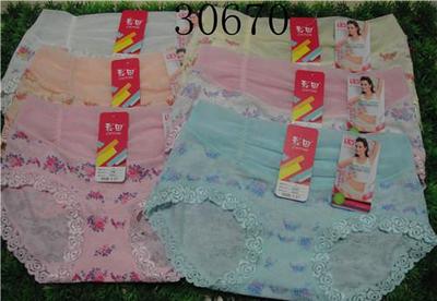 彩田30670女士中腰平角褲 時尚燒花印花與舒適內穿的完美融合